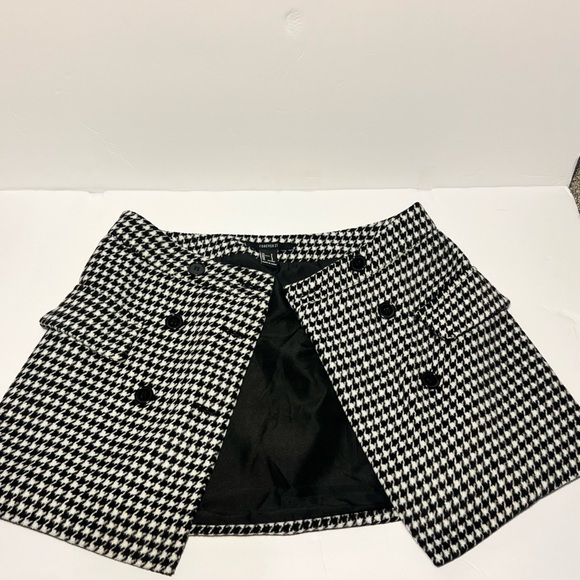 Forever 21 black and white checkered button up skirt women in a size small. - Picture 9 of 14